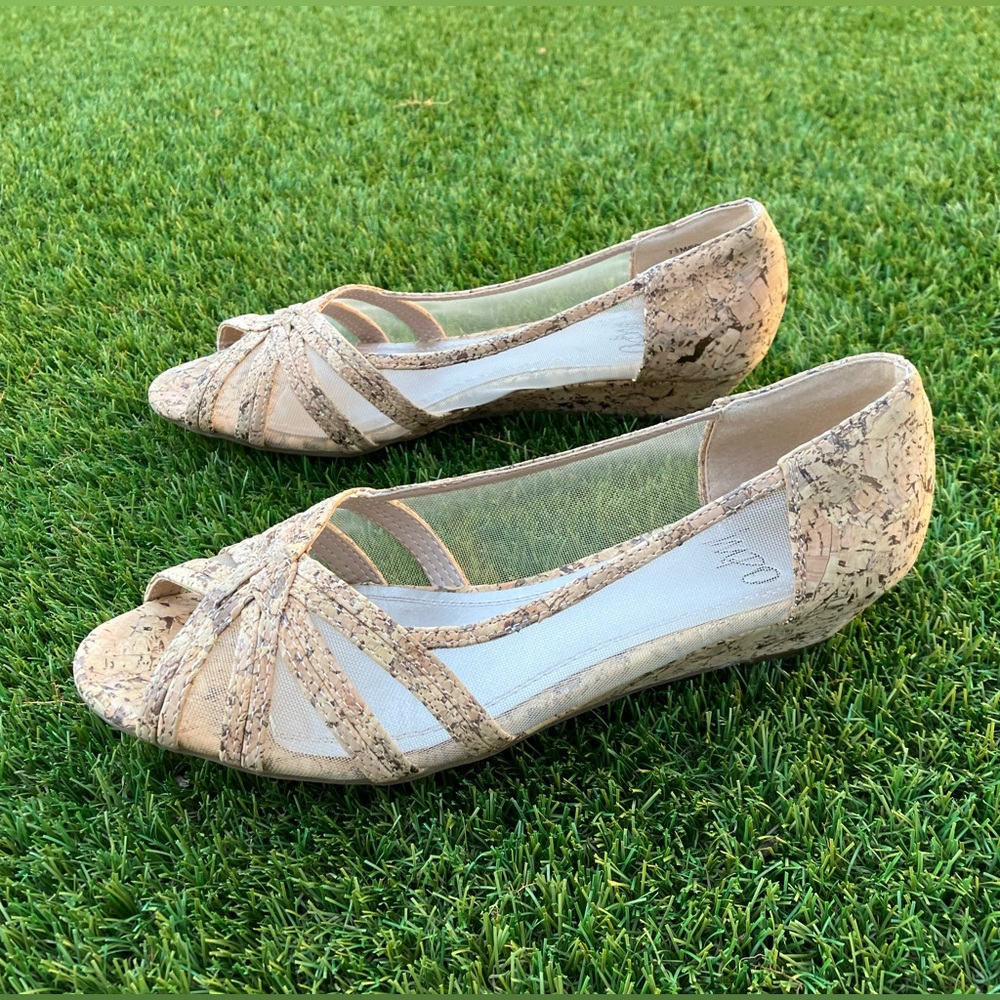 Impo cork and mesh peep-toe wedge heels, natural beige, size 7.5 - Picture 2 of 10
